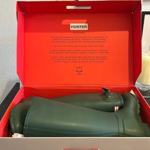 Size 10, Women’s Hunter Boots (Hunter Green) Tall Rain Boots. NWT